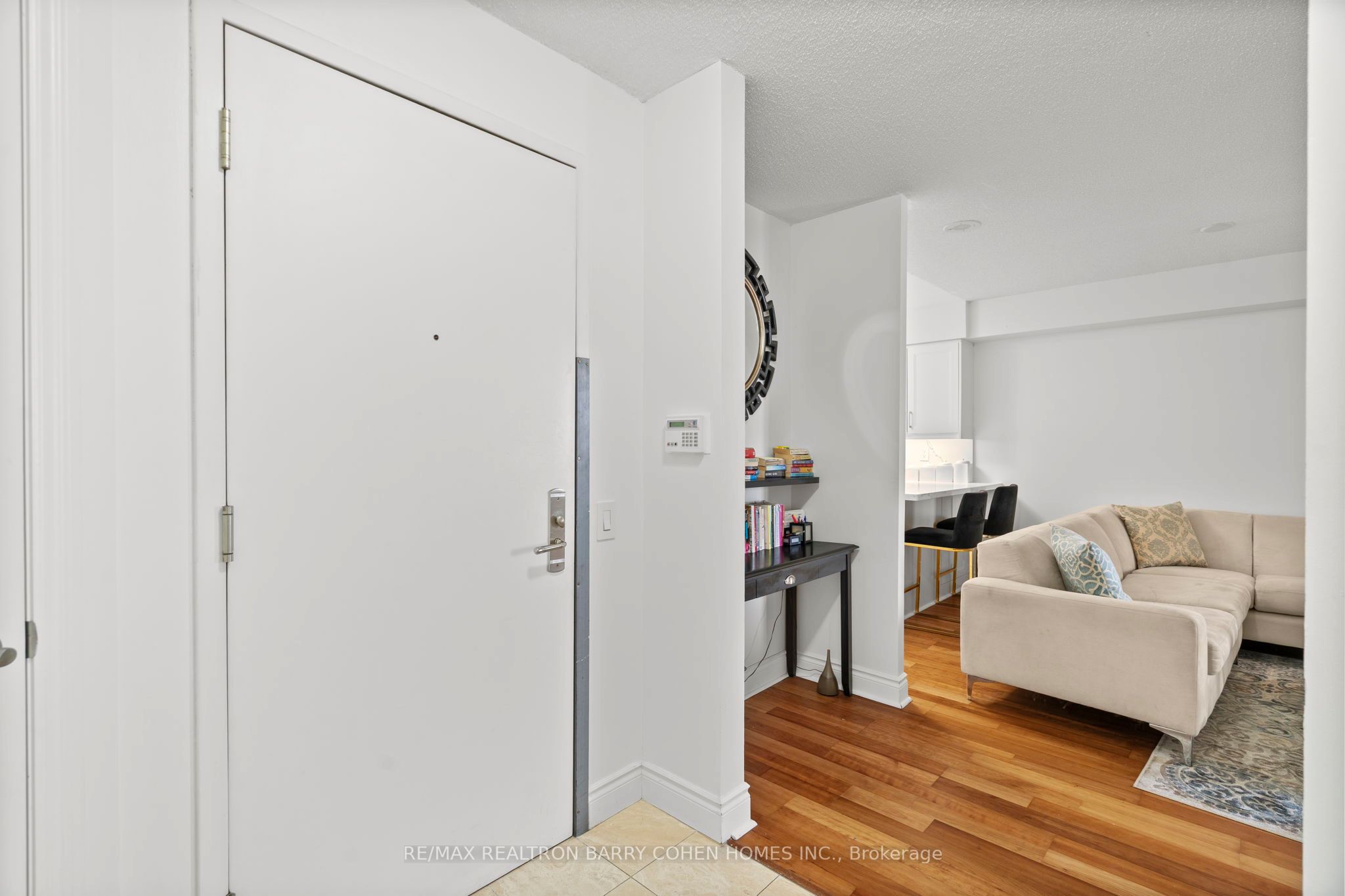 80 Harrison Garden Boulevard 624 Property Photo 4