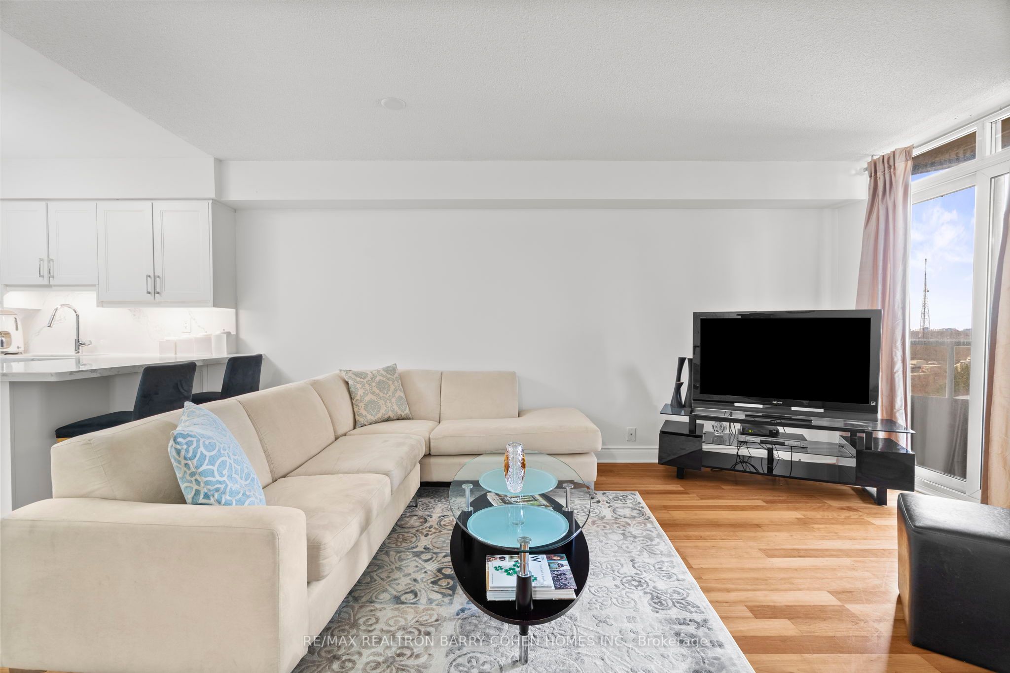 80 Harrison Garden Boulevard 624 Property Photo 6