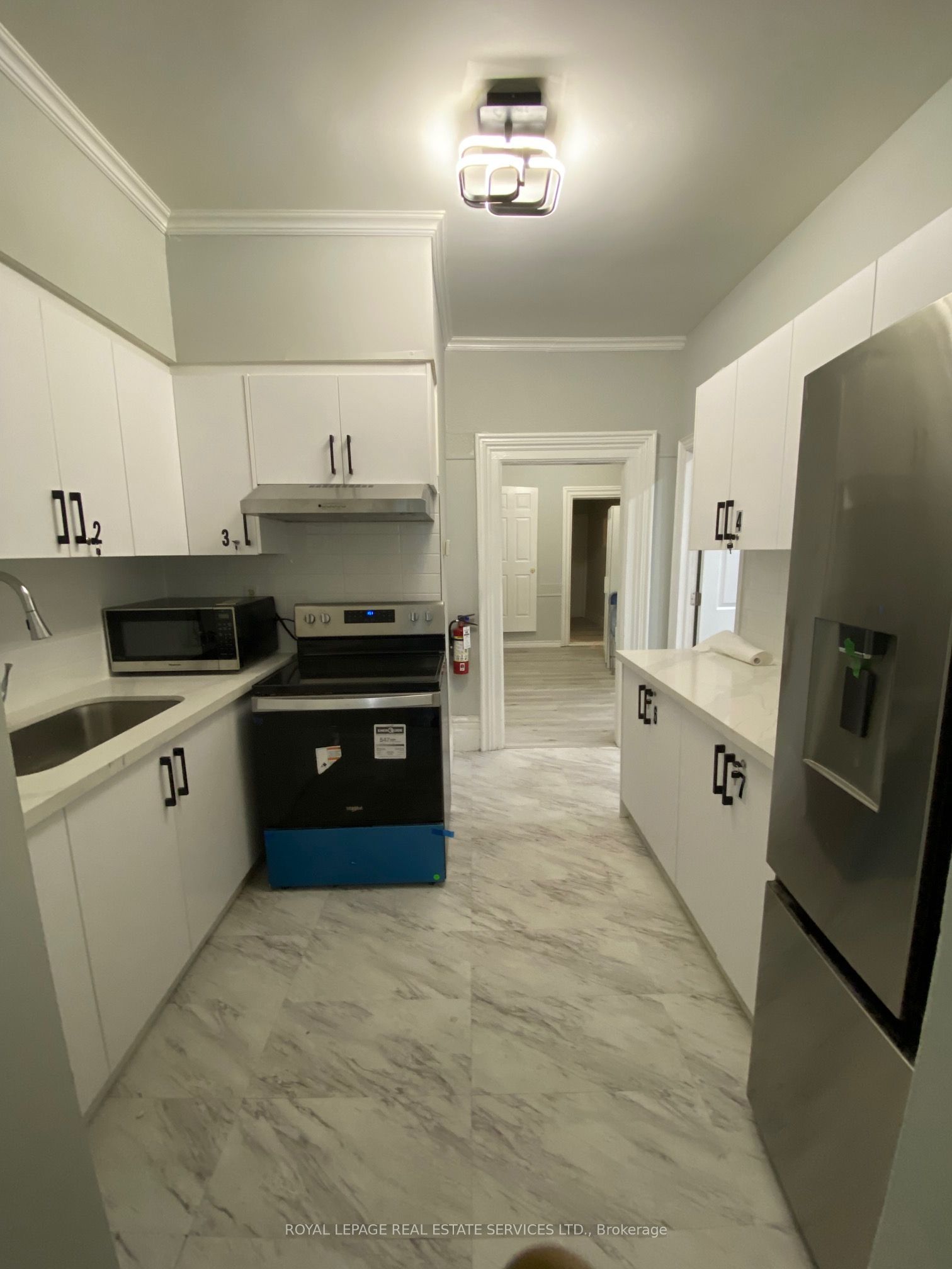 206 Carlton Street 105 Property Photo 3