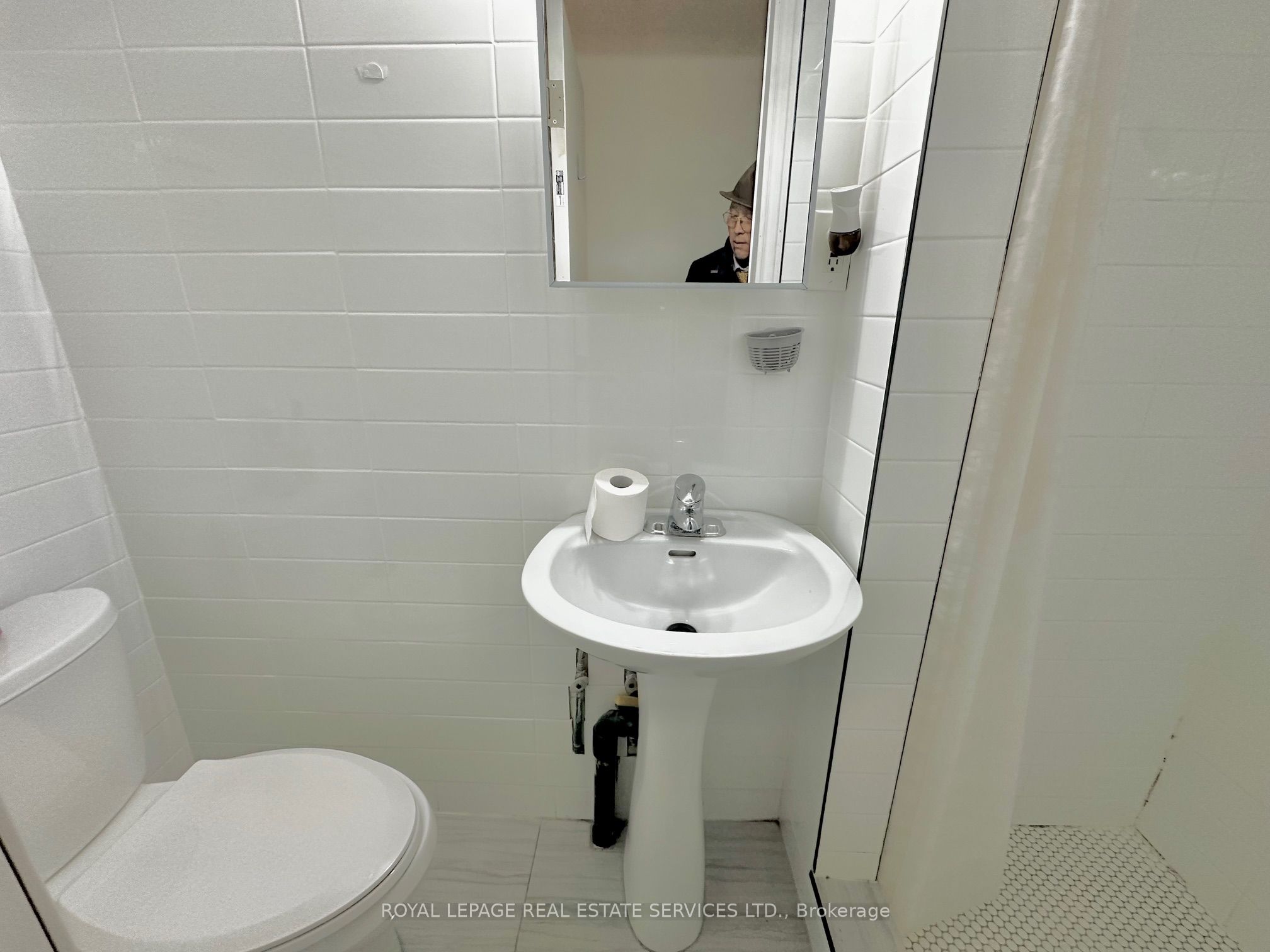206 Carlton Street 105 Property Photo 6