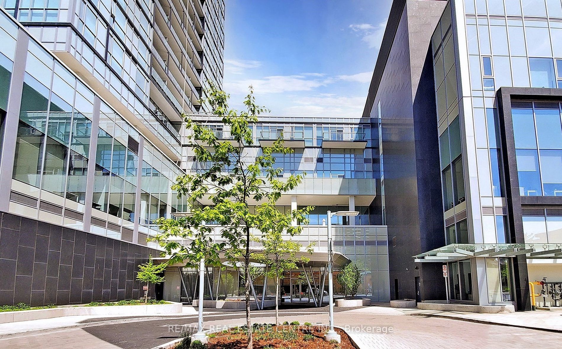 5180 Yonge Street P2/20 Property Photo 3