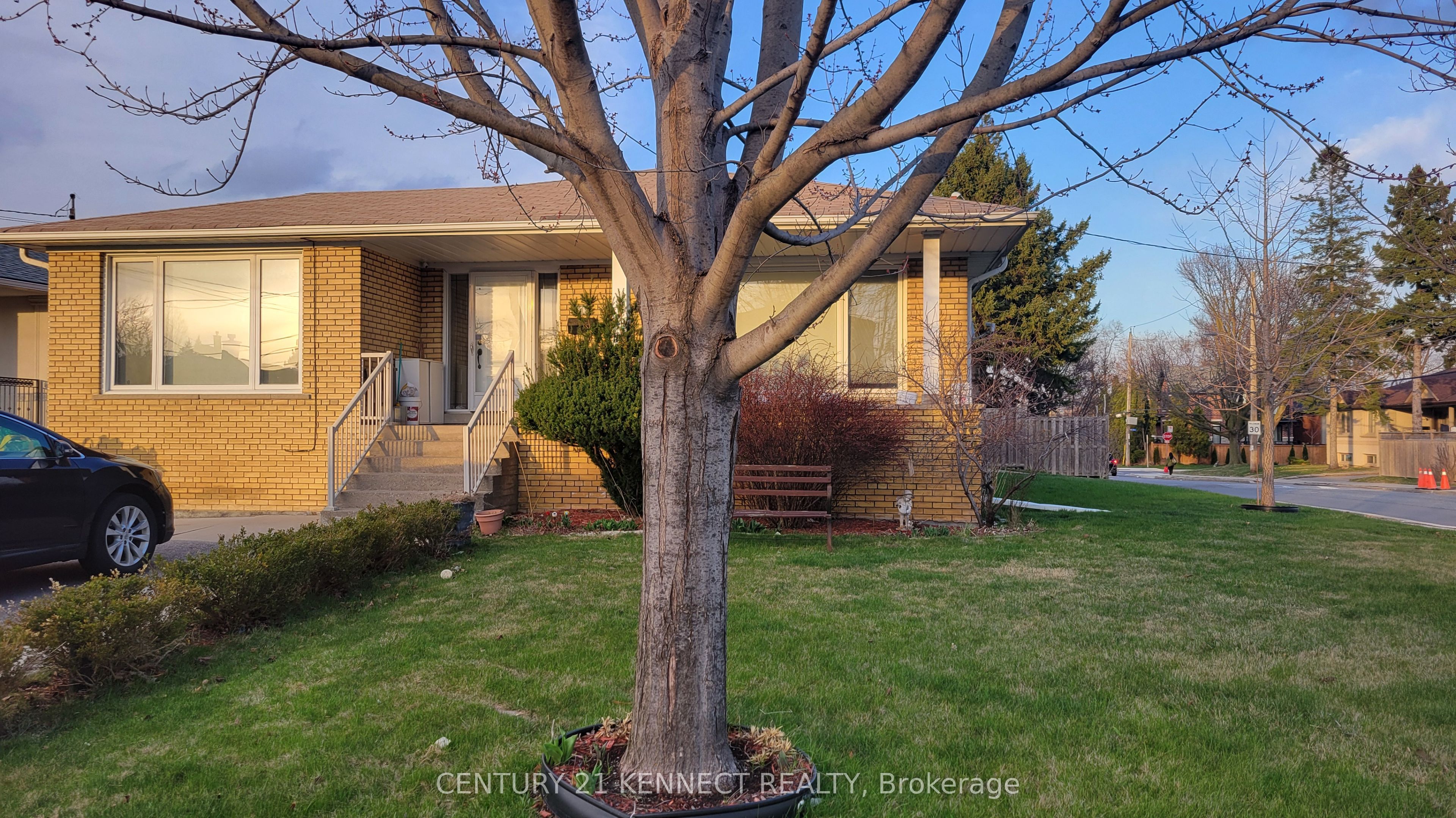#Lower #1 - 1 Evanston Drive Property Photo 1