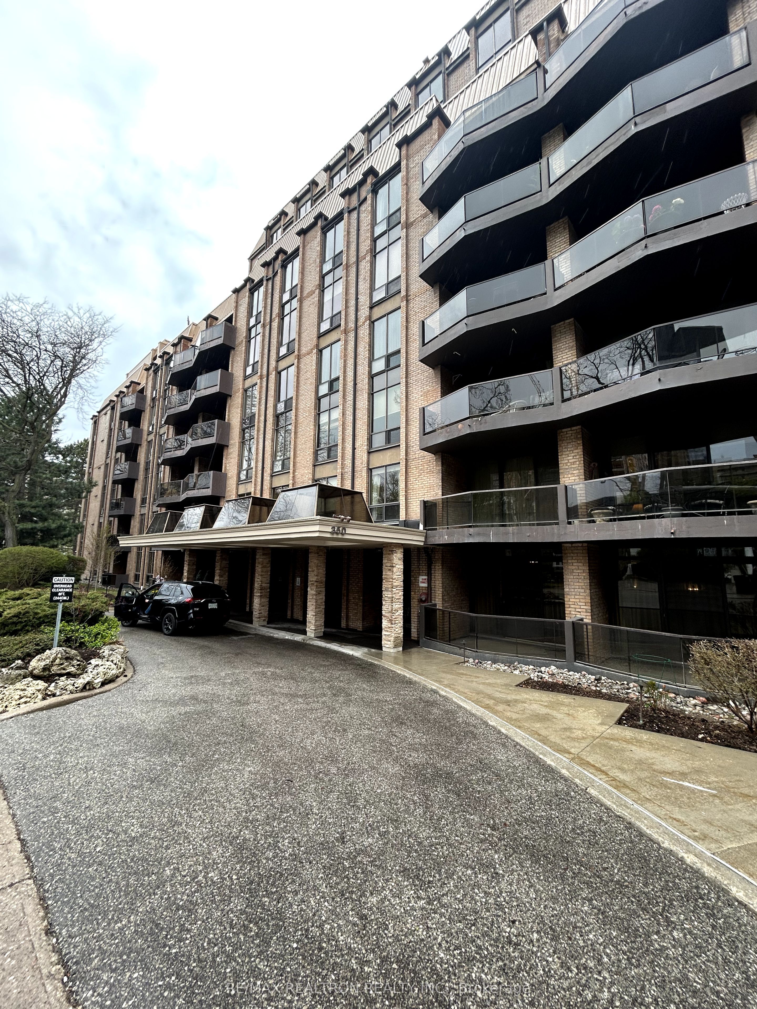 350 Lonsdale Road 614 Property Photo 14