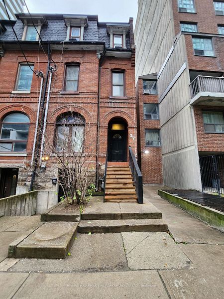 37 Mutual Street Property Photo 3