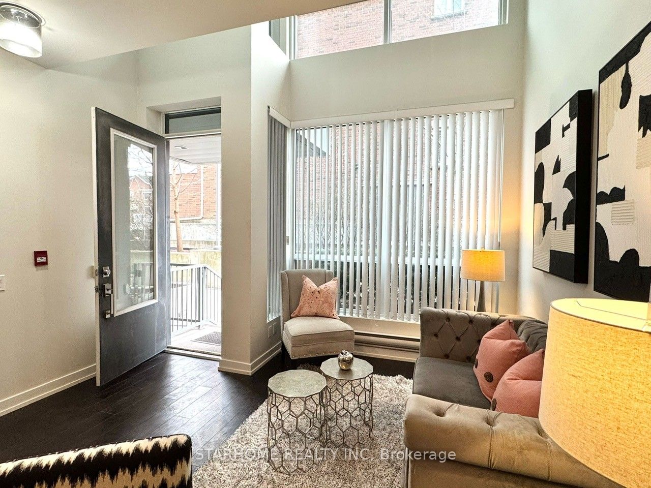 #119 - 1030 King Street Property Photo 1