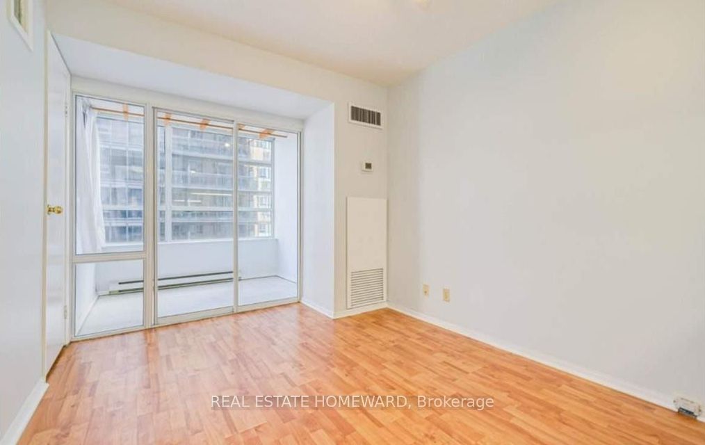 #1413 - 711 Bay Street Property Photo 2