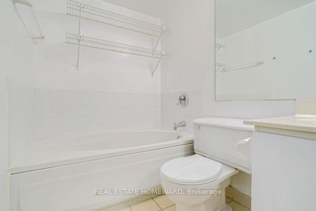 #1413 - 711 Bay Street Property Photo 7