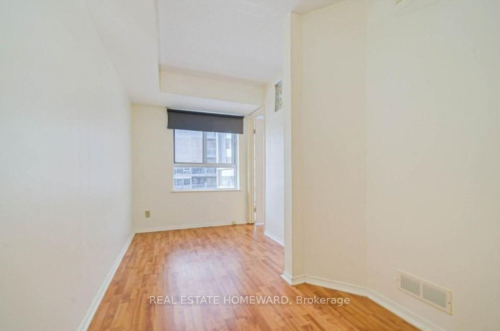 #1413 - 711 Bay Street Property Photo 9