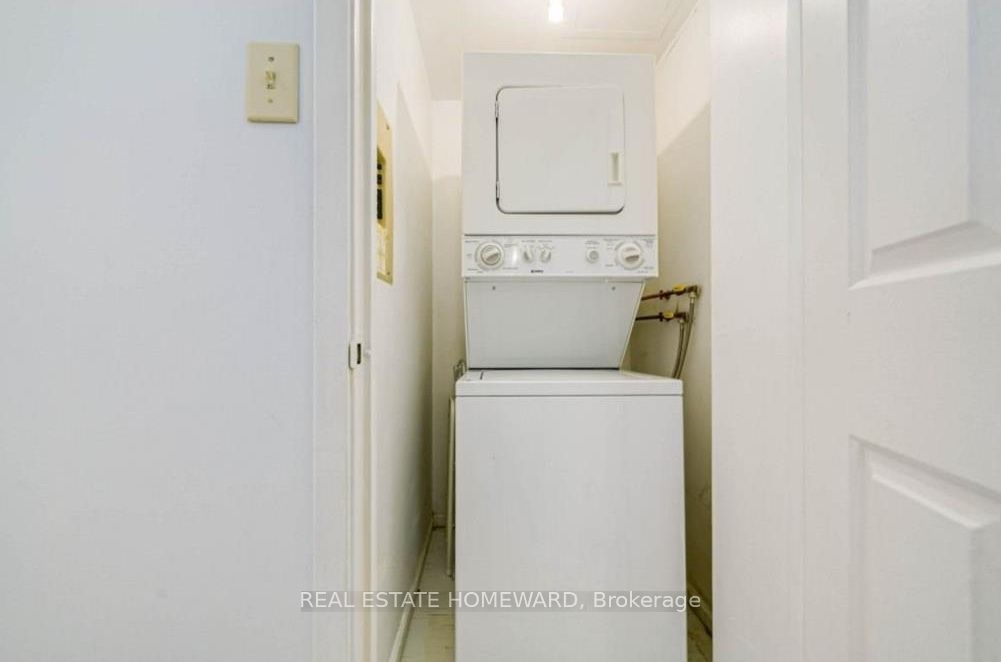 #1413 - 711 Bay Street Property Photo 10