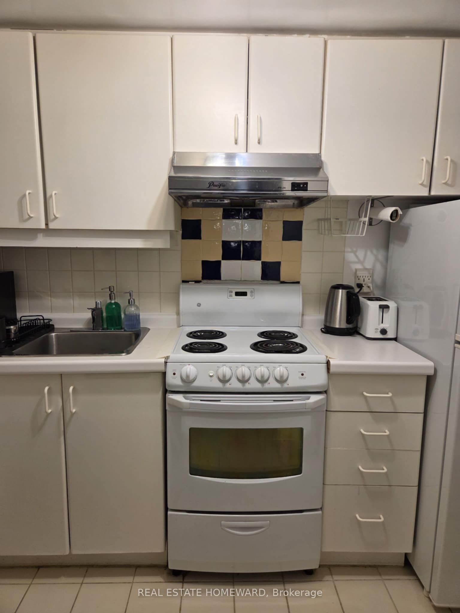 #1413 - 711 Bay Street Property Photo 12