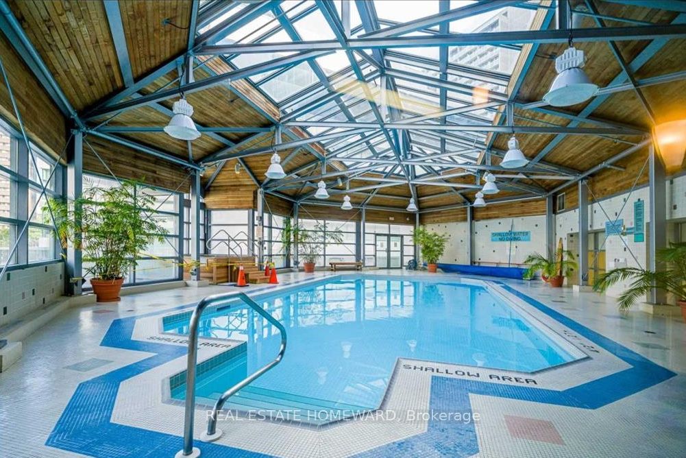 #1413 - 711 Bay Street Property Photo 14