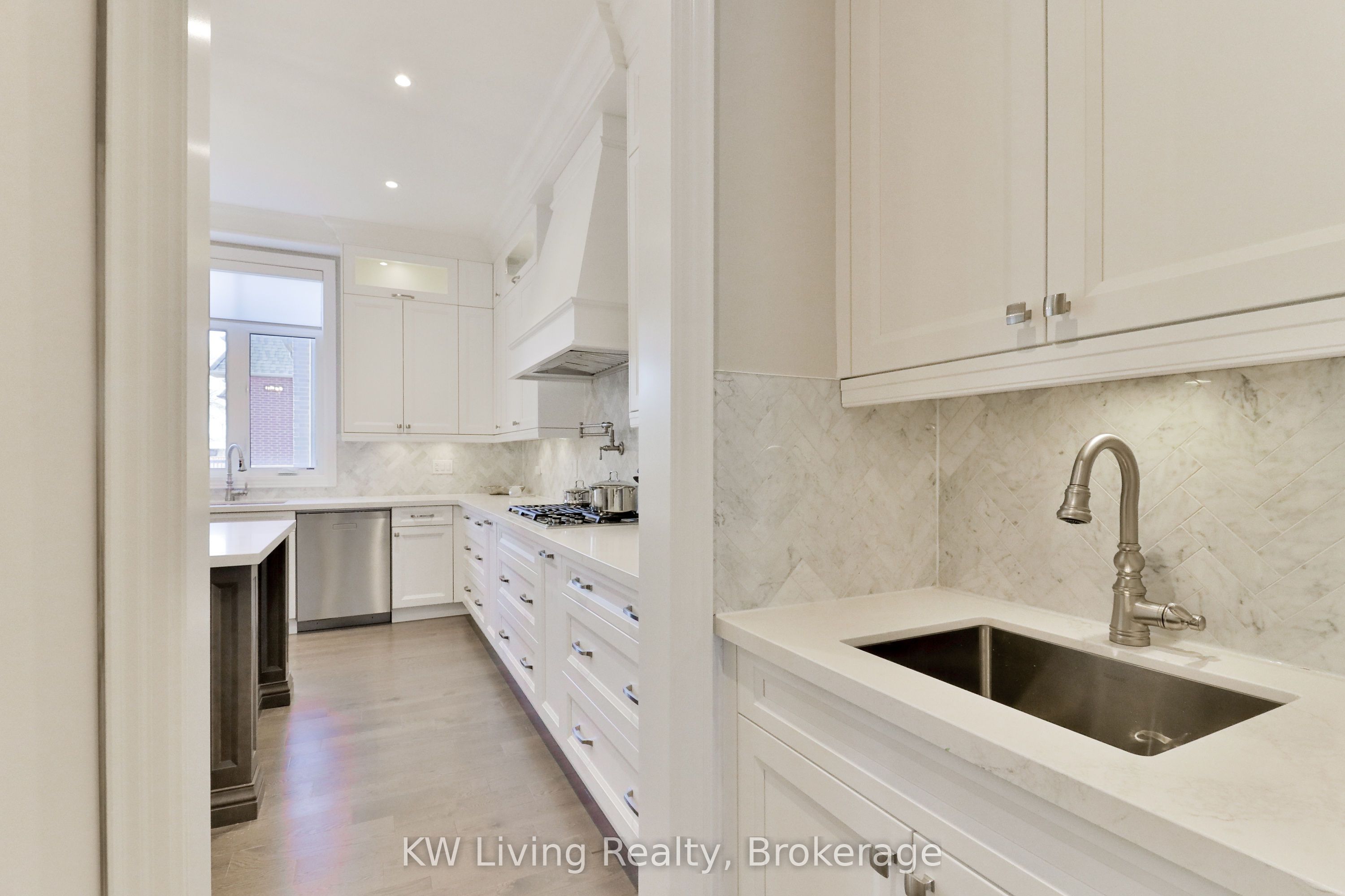 162 Cummer Avenue Property Photo 6