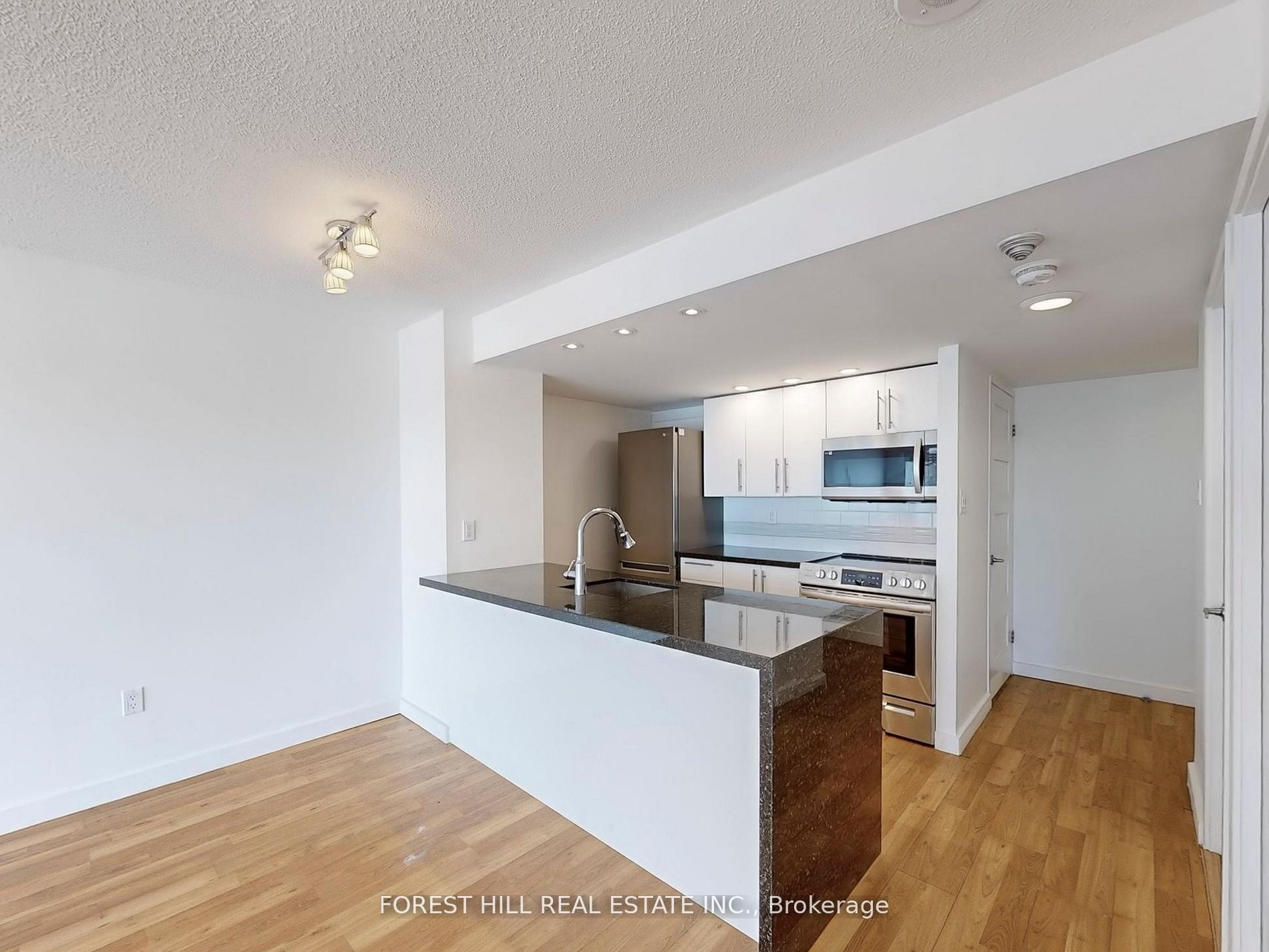 725 King Street 901 Property Photo 18