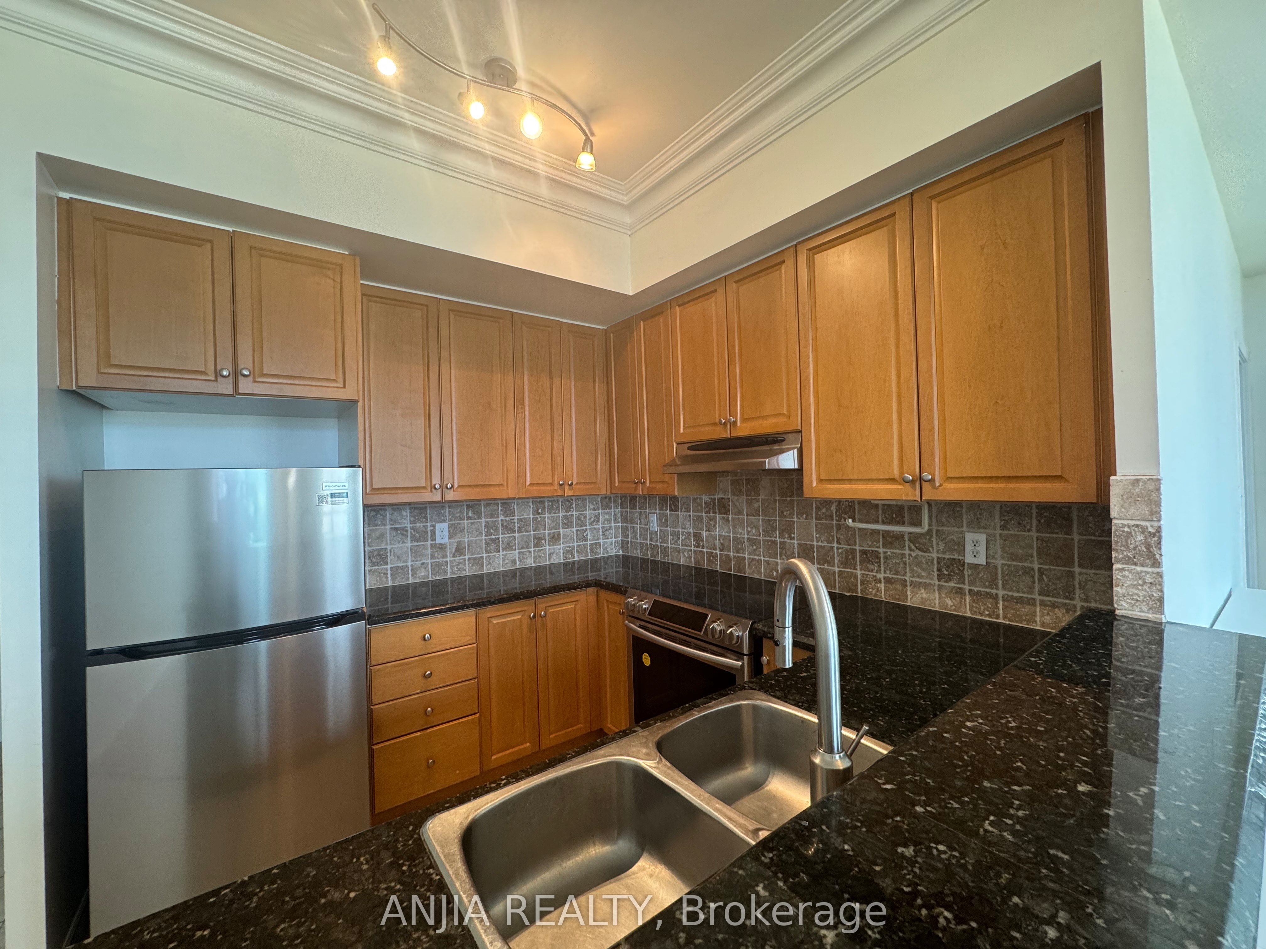 7 Lorraine Drive Uph02 Property Photo 3