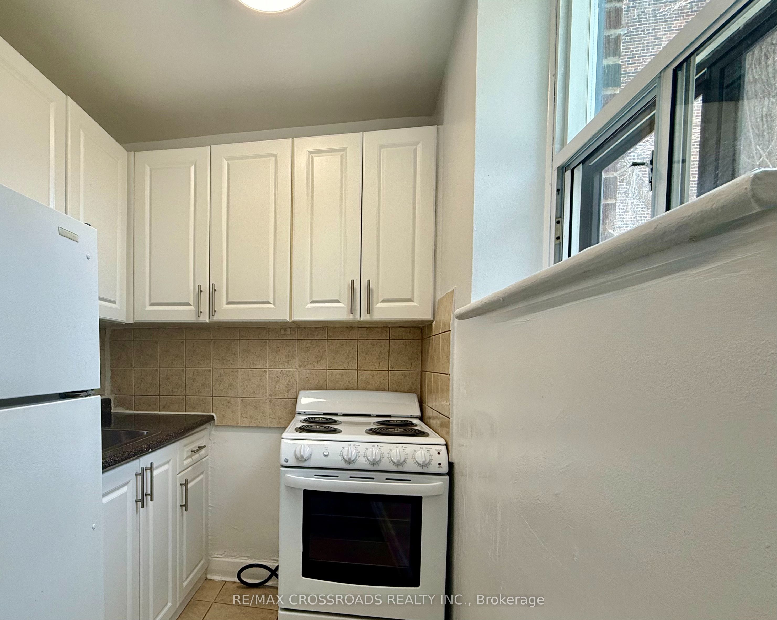 2770 Yonge Street B4 Property Photo 8