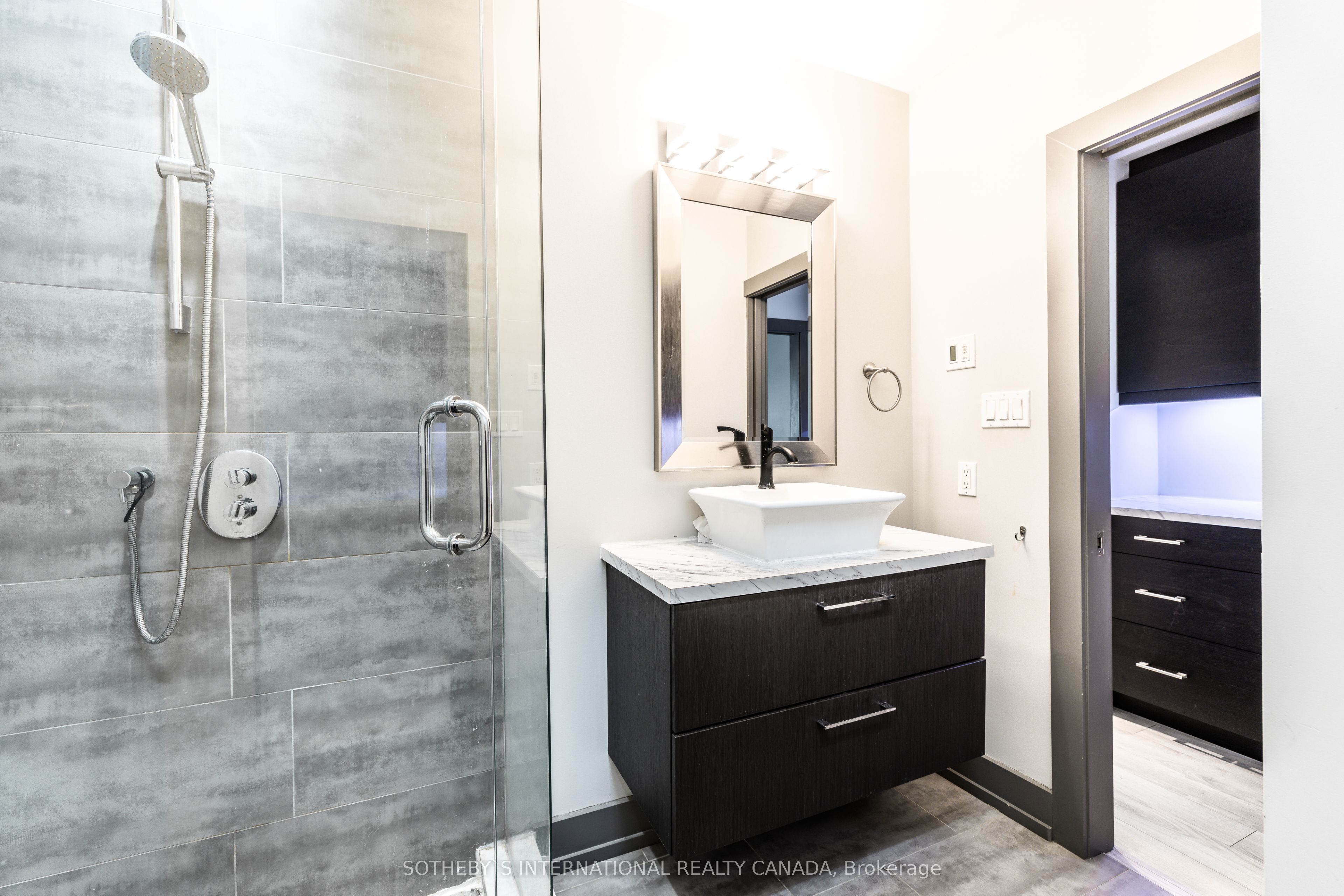 3236 Yonge Street Property Photo 6