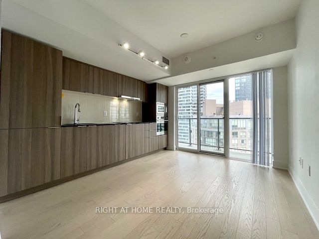 955 Bay Street 2702 Property Photo 4