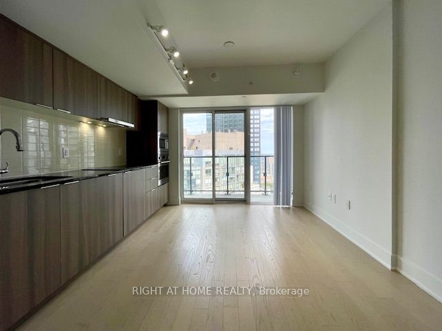 955 Bay Street 2702 Property Photo 10