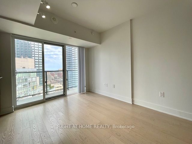 955 Bay Street 2702 Property Photo 13