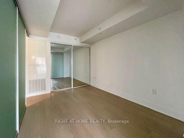 955 Bay Street 2702 Property Photo 14
