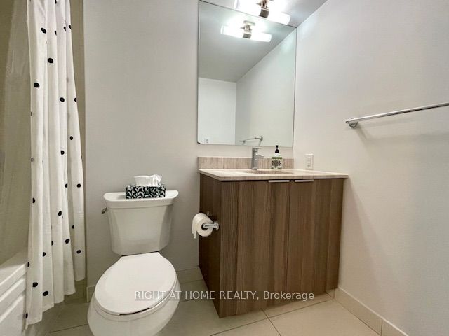 955 Bay Street 2702 Property Photo 16