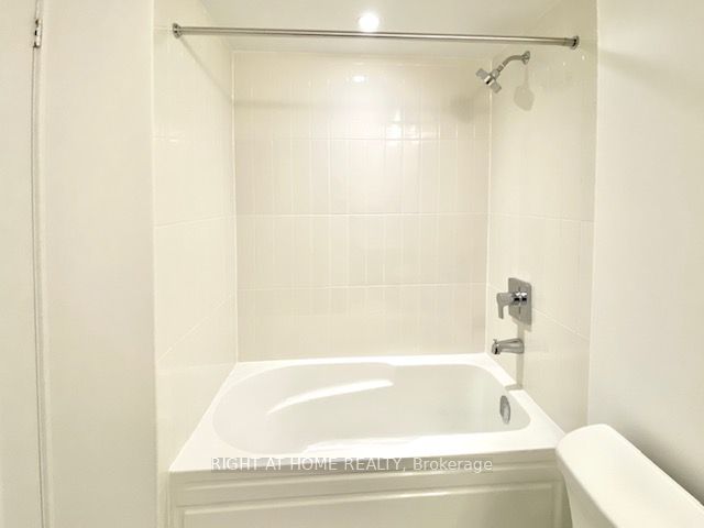955 Bay Street 2702 Property Photo 17