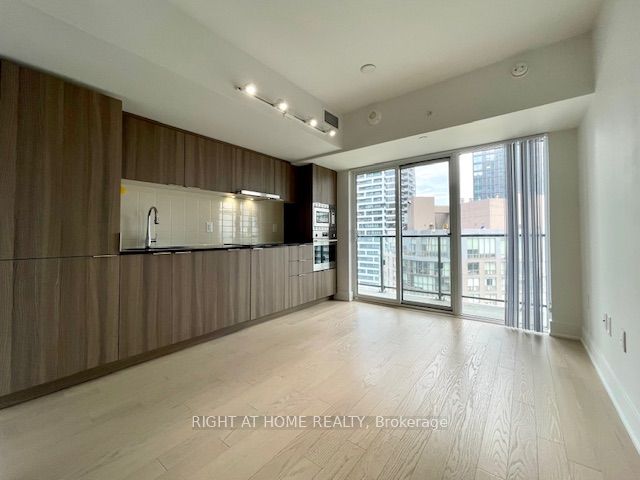 955 Bay Street 2702 Property Photo 36