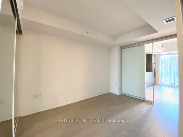 955 Bay Street 2702 Property Photo 38
