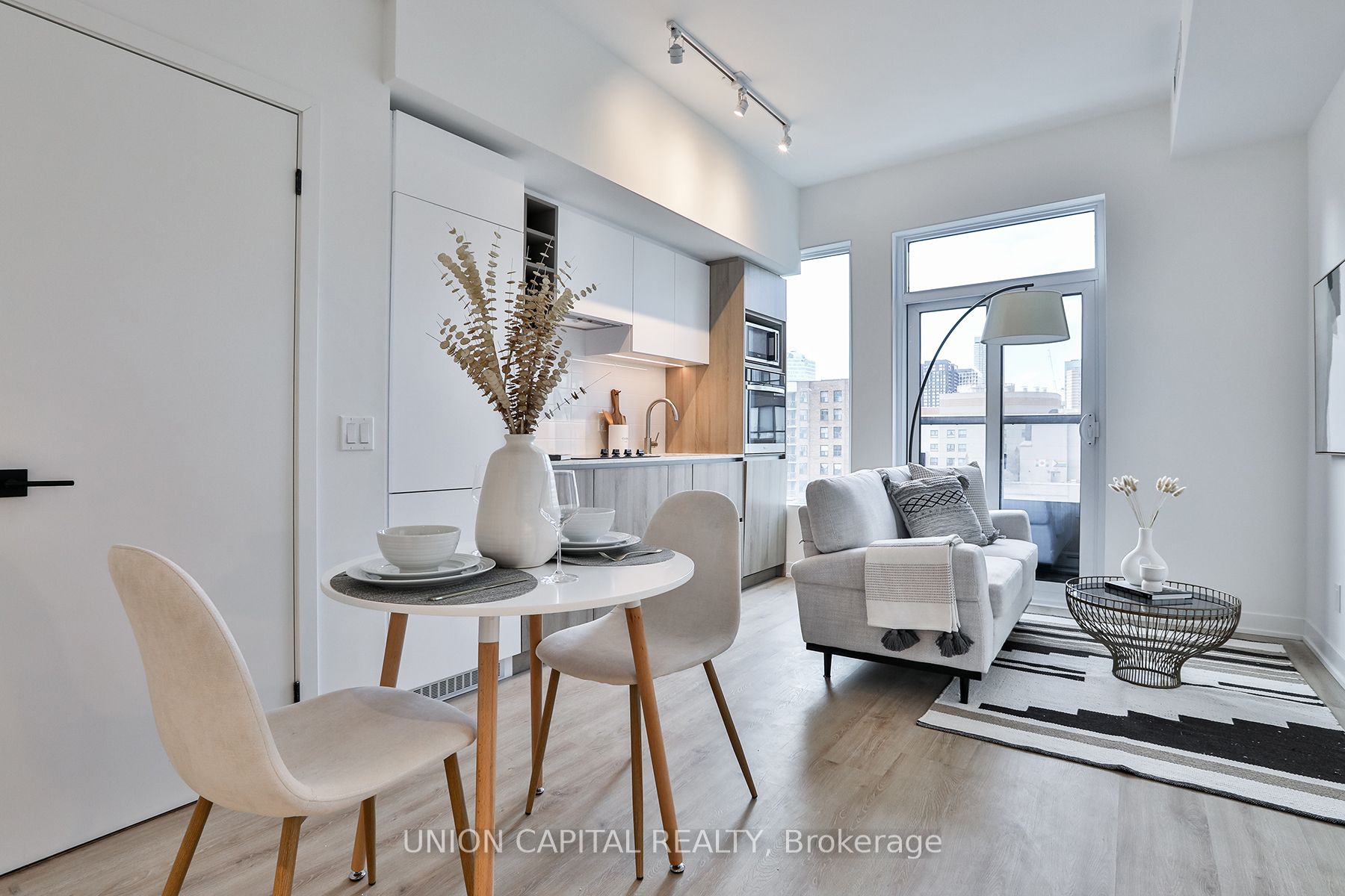 319 Jarvis Street 1005 Property Photo 2