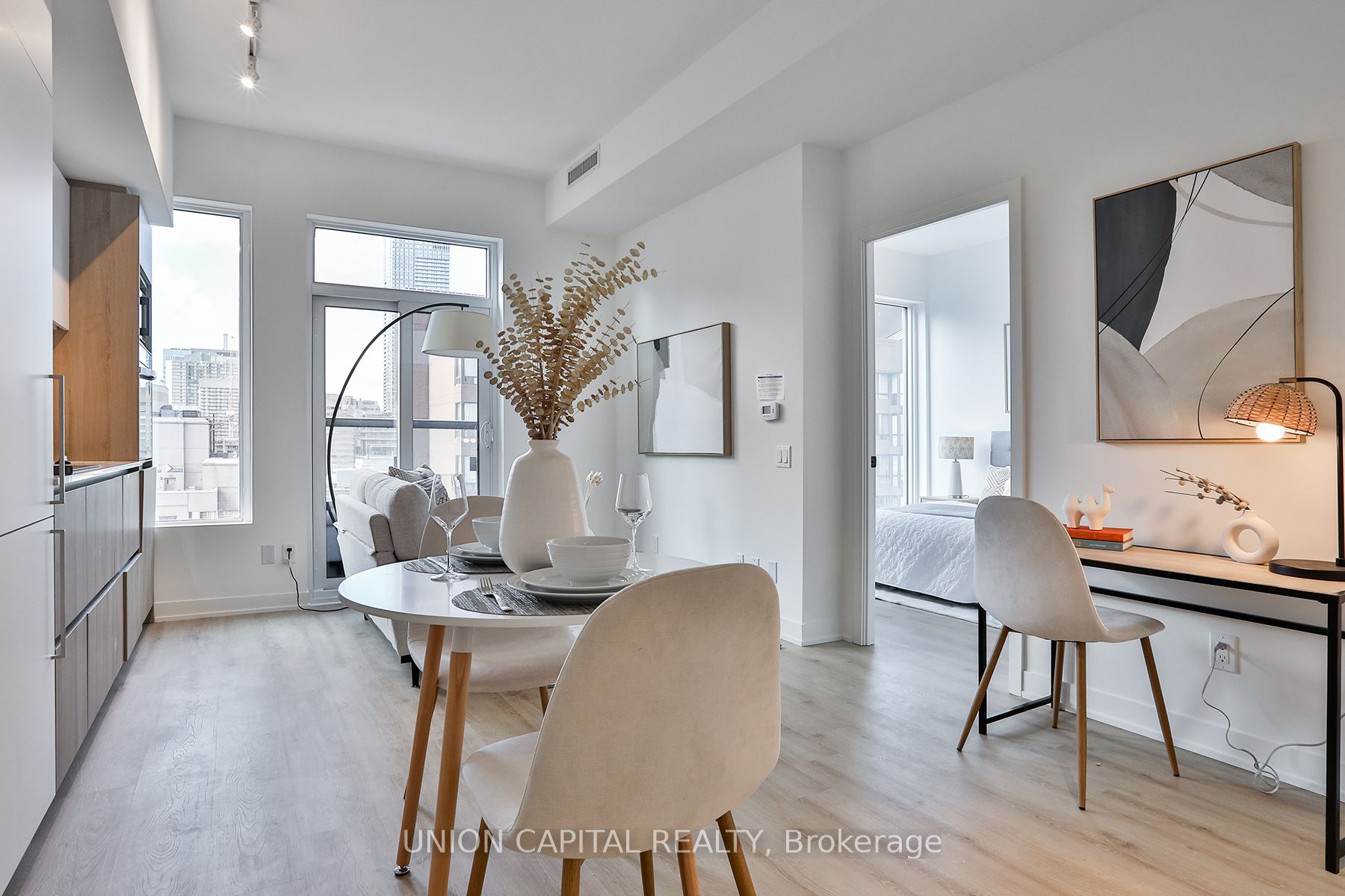 319 Jarvis Street 1005 Property Photo 3