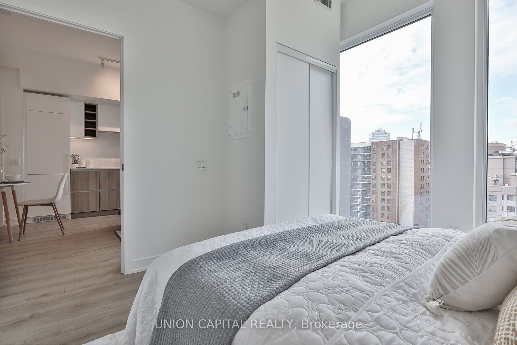 319 Jarvis Street 1005 Property Photo 11