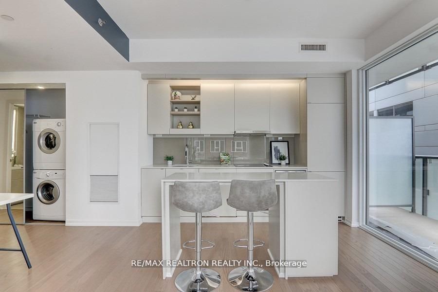 101 Peter Street 603 Property Photo 4