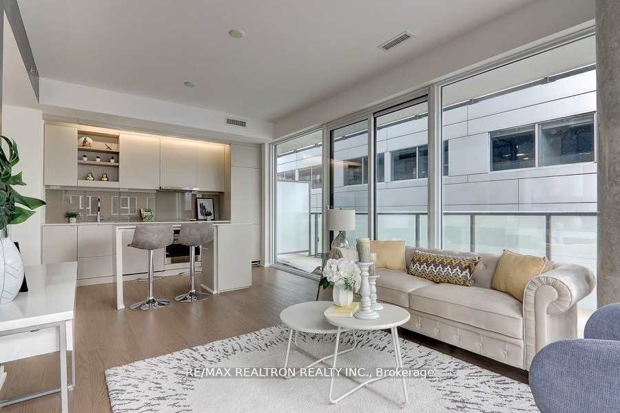 101 Peter Street 603 Property Photo 6