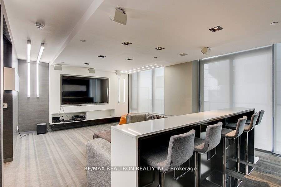 101 Peter Street 603 Property Photo 14