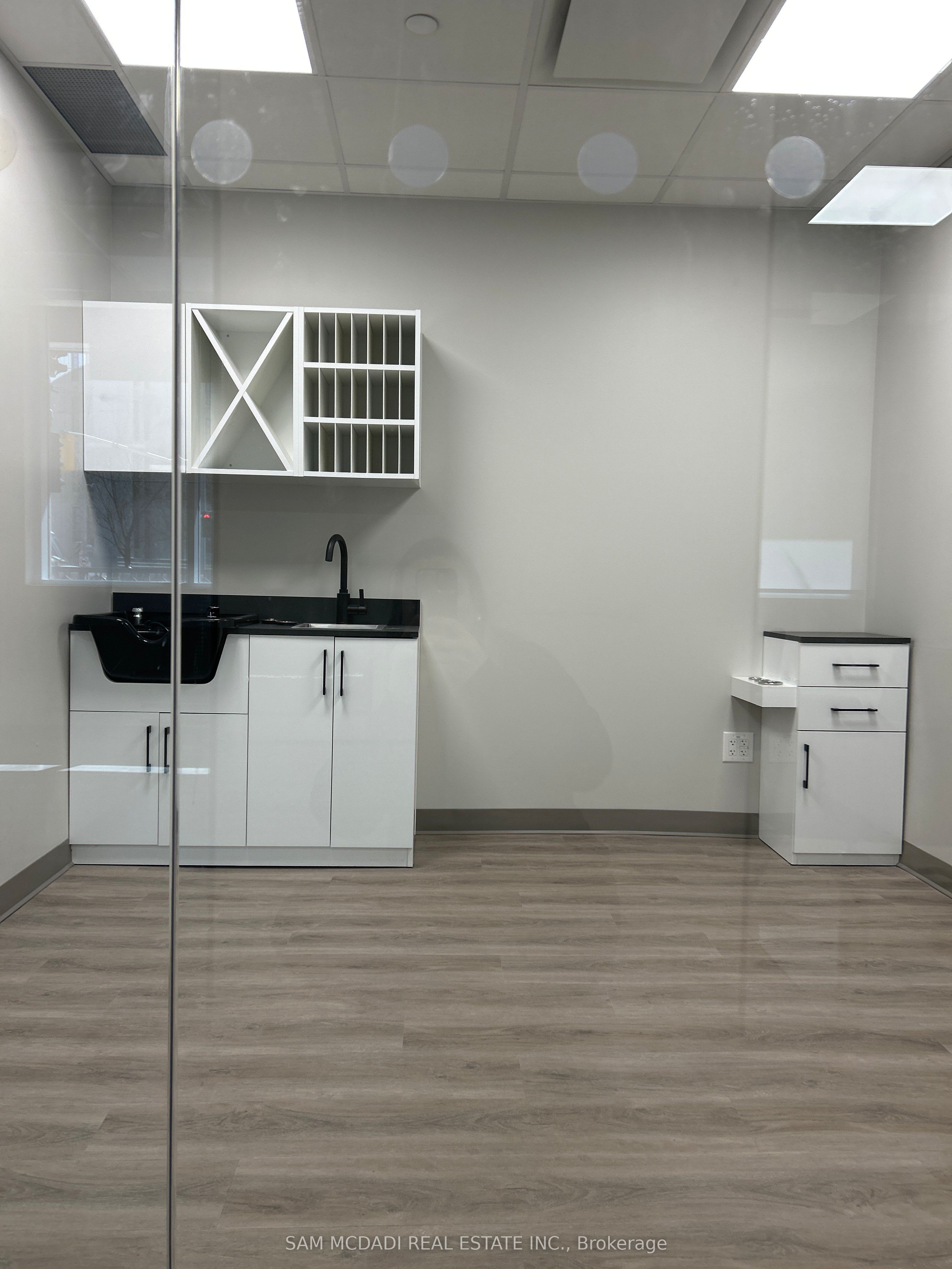 #111 - 614 Fleet Street Property Photo 9