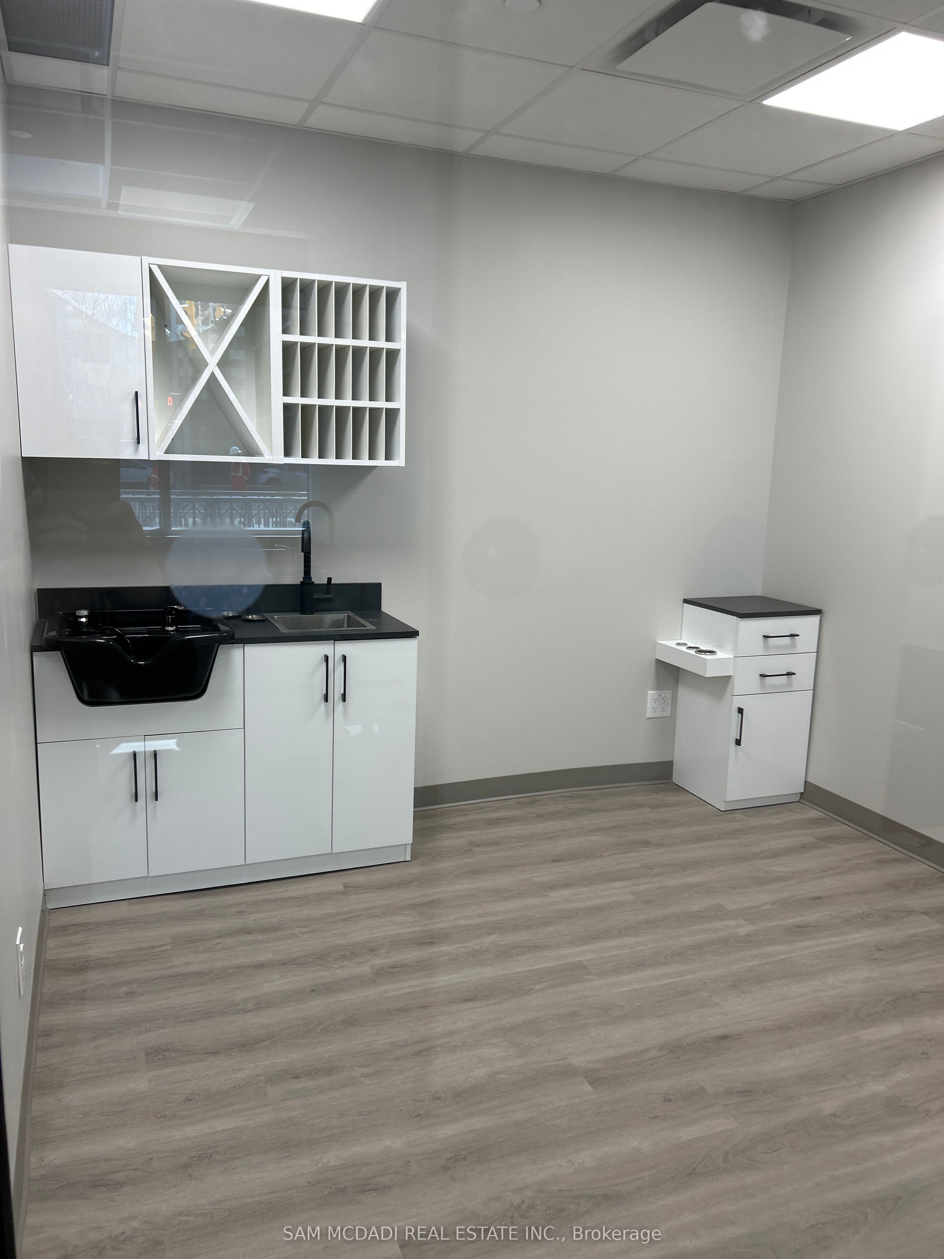 #111 - 614 Fleet Street Property Photo 10