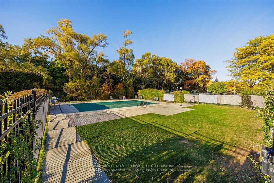 130 Neptune Drive 607 Property Photo 12
