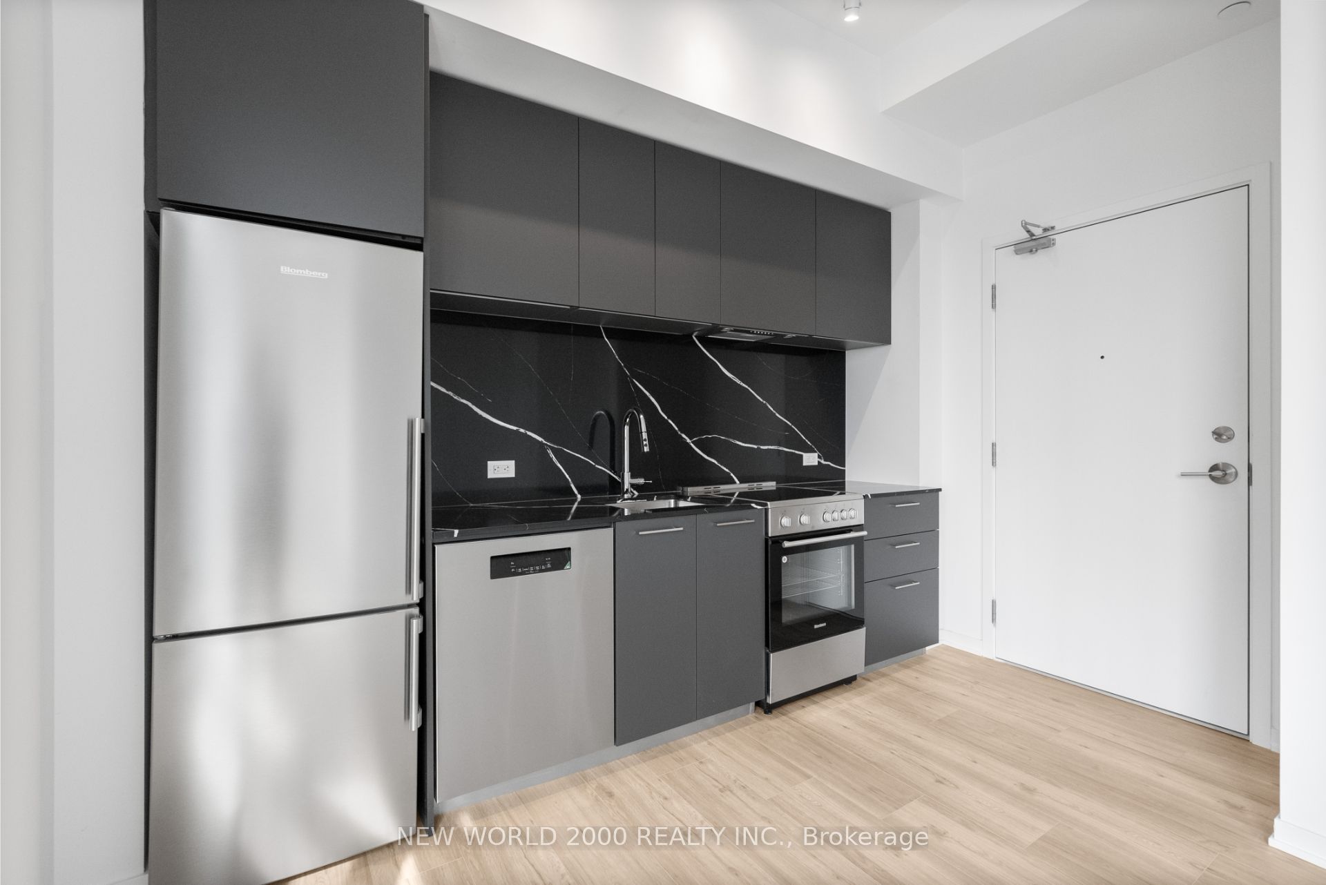 101 Roehampton Avenue 3610 Property Photo 2