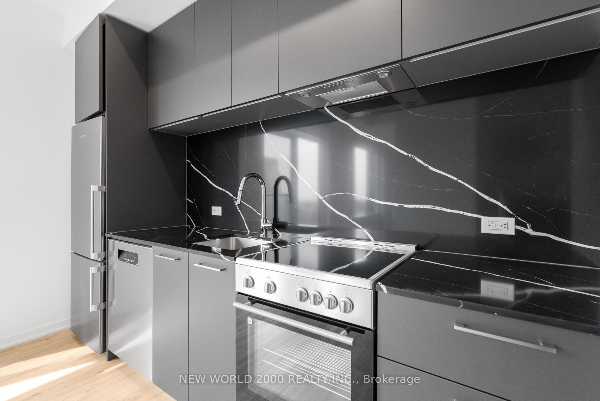101 Roehampton Avenue 3610 Property Photo 3