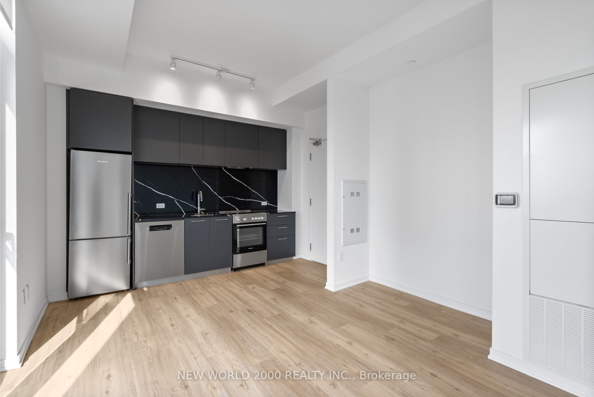 101 Roehampton Avenue 3610 Property Photo 6