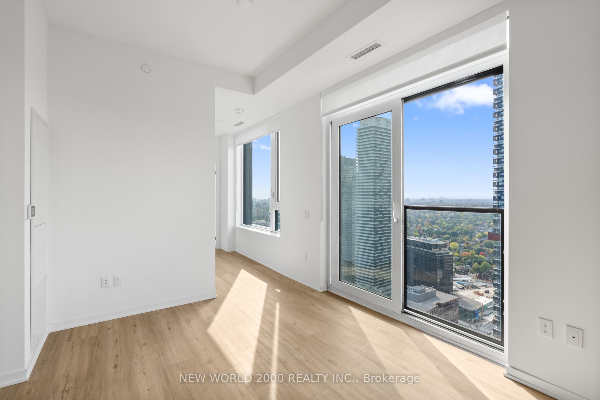 101 Roehampton Avenue 3610 Property Photo 11