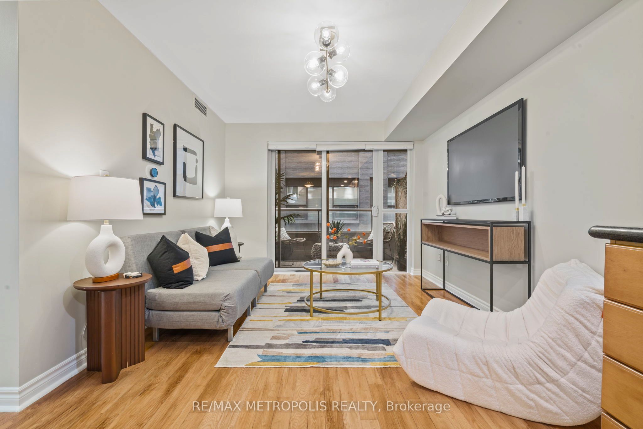 #623 - 270 Wellington Street Property Photo 1