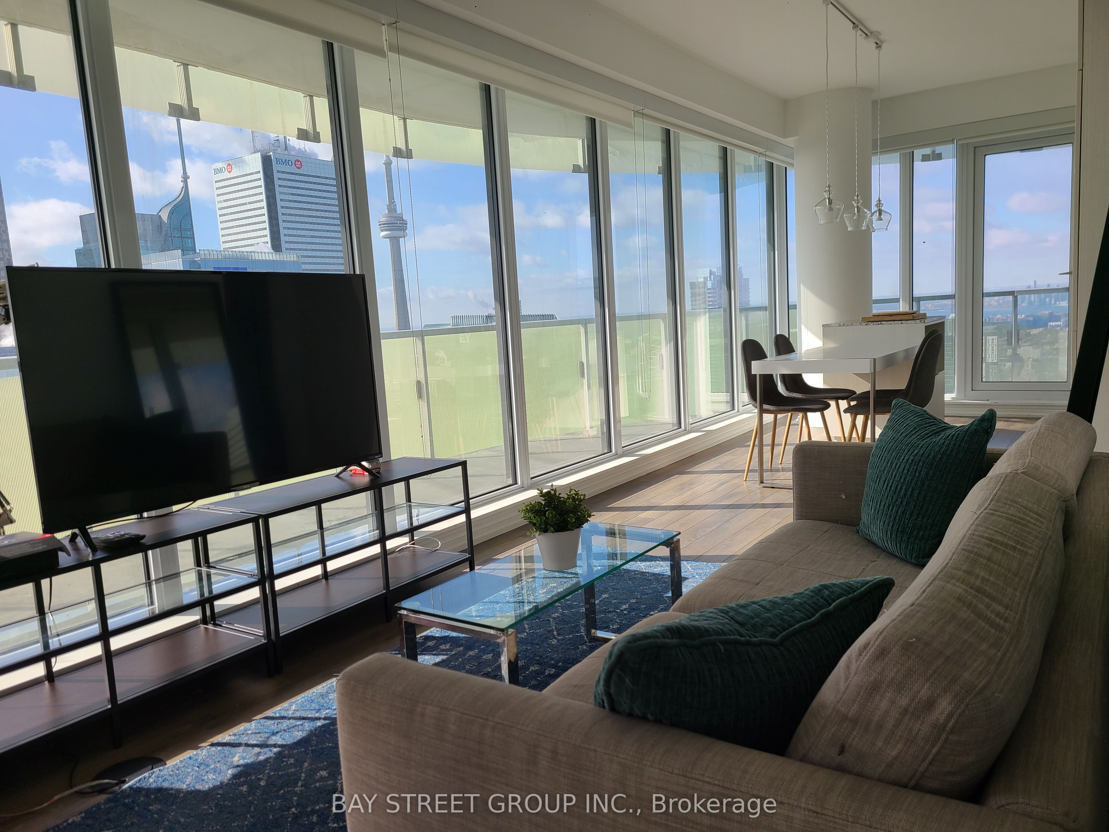 197 Yonge Street 5709 Property Photo 3