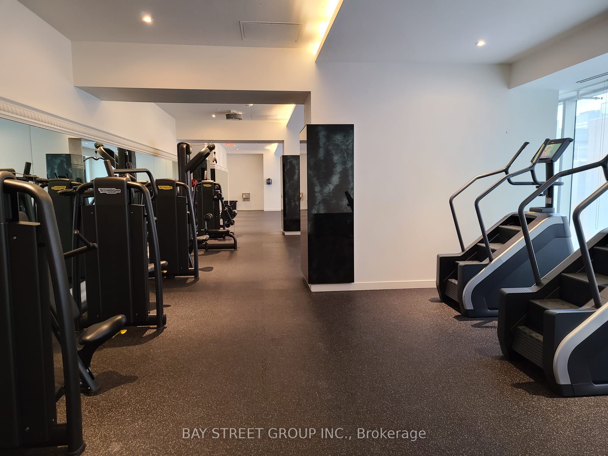 197 Yonge Street 5709 Property Photo 12