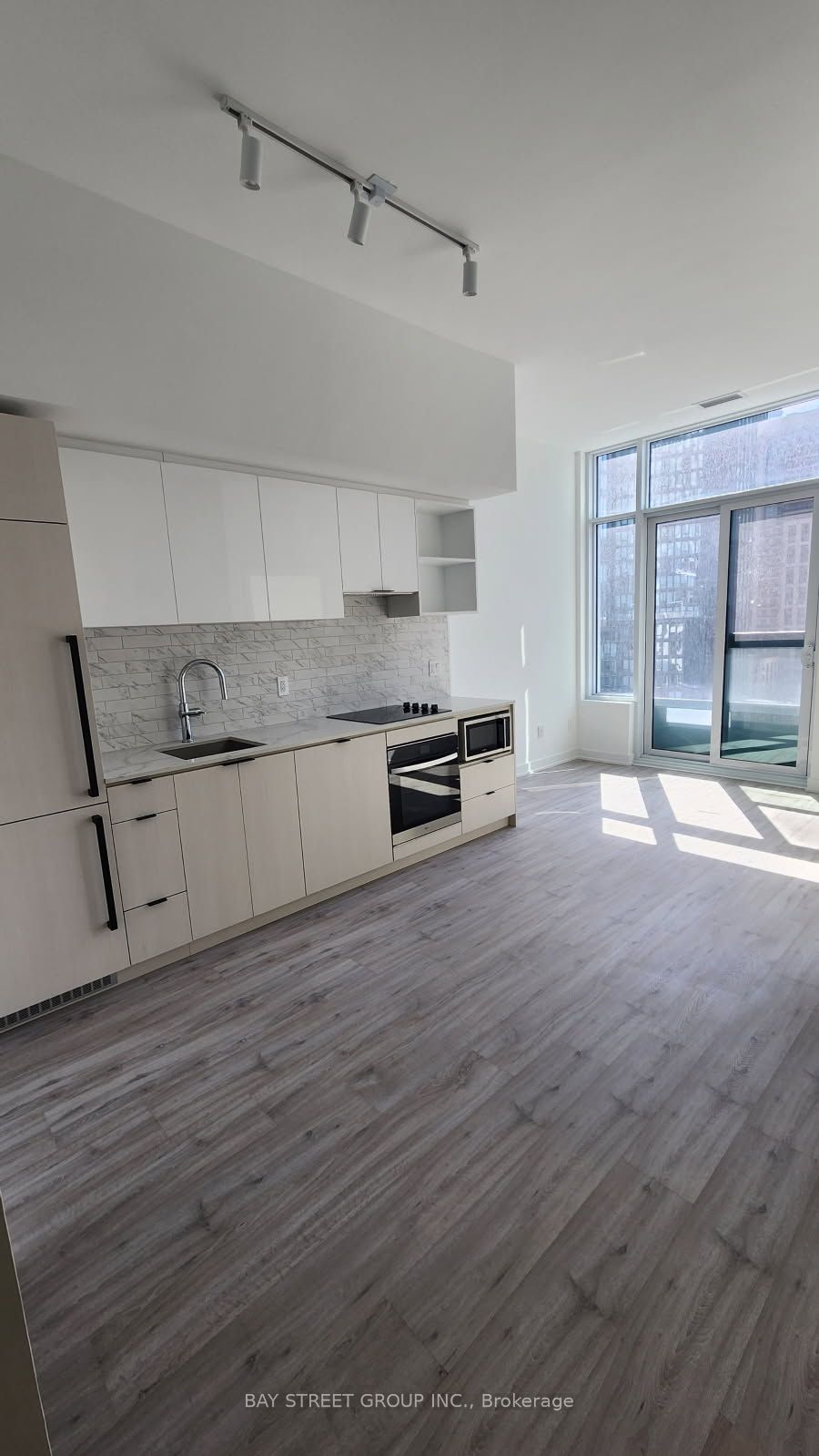 #1007 - 252 Church Street Property Photo 3
