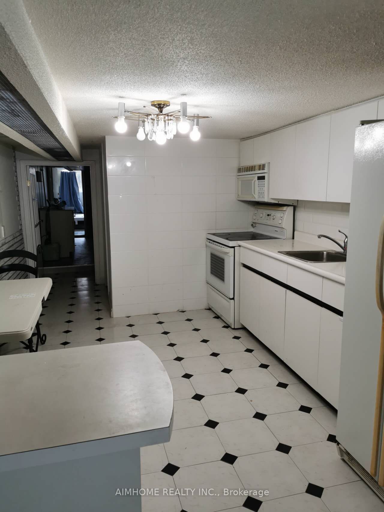 253 Palmerston Avenue Basement Ensuite Room Property Photo 6