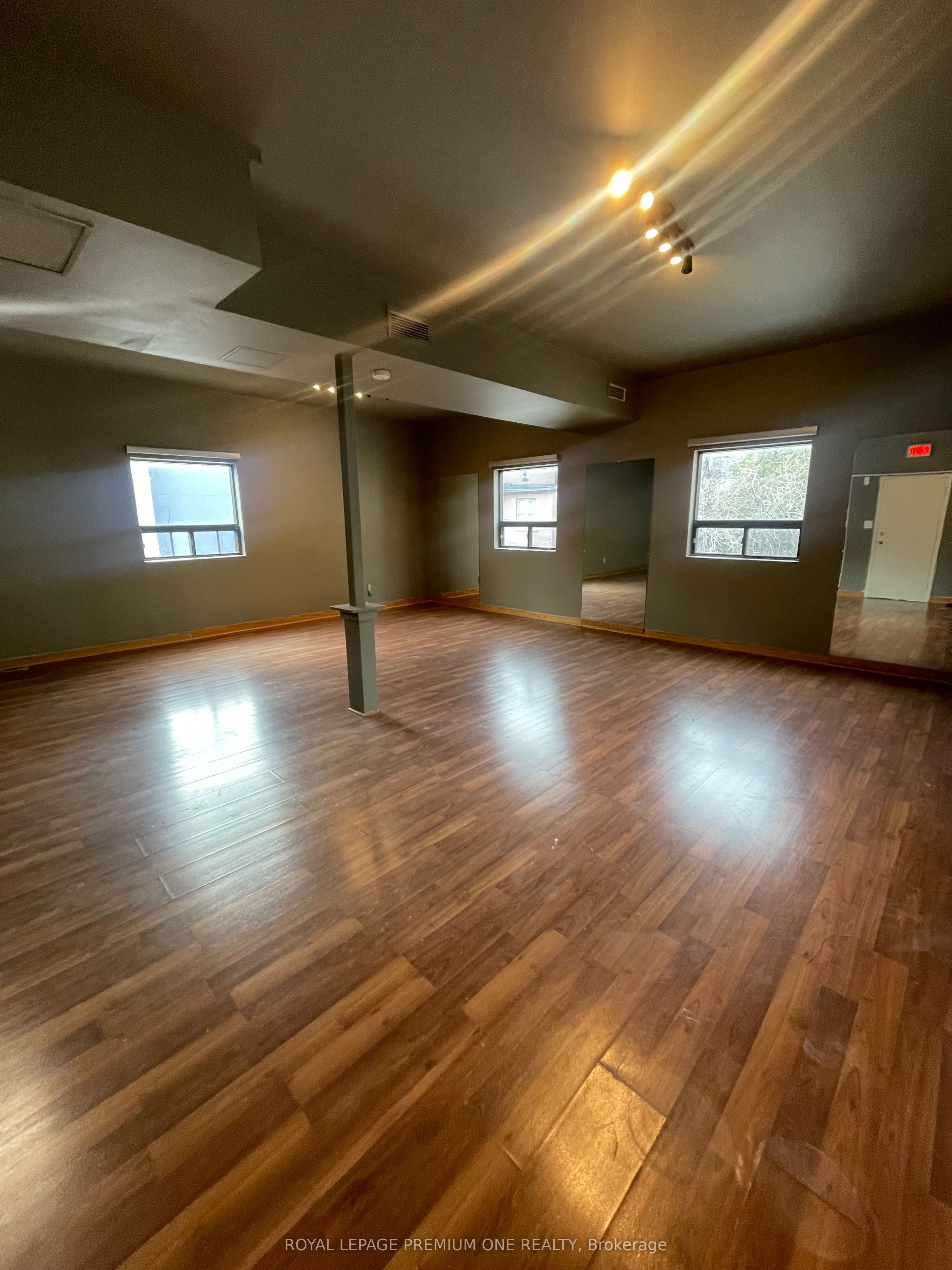 #upstairs - 102 Harbord Street Property Photo 8
