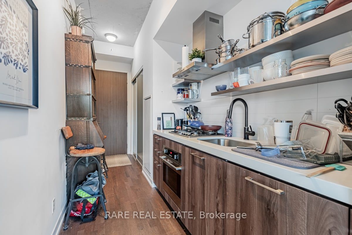 560 King Street W 1004 Property Photo 7