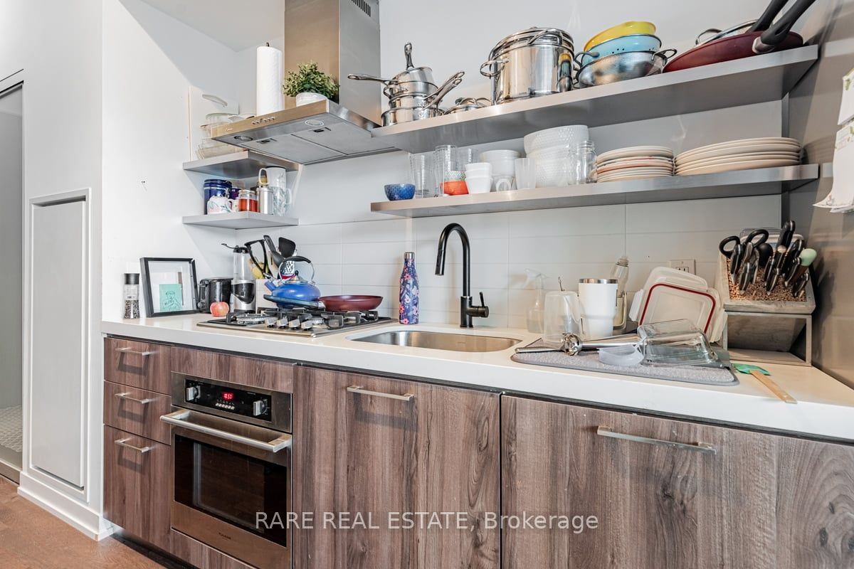 560 King Street W 1004 Property Photo 8