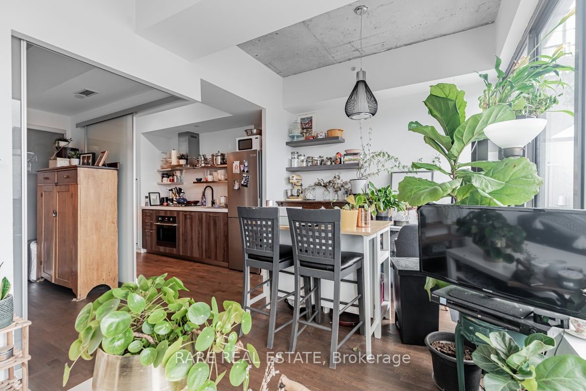 560 King Street W 1004 Property Photo 17